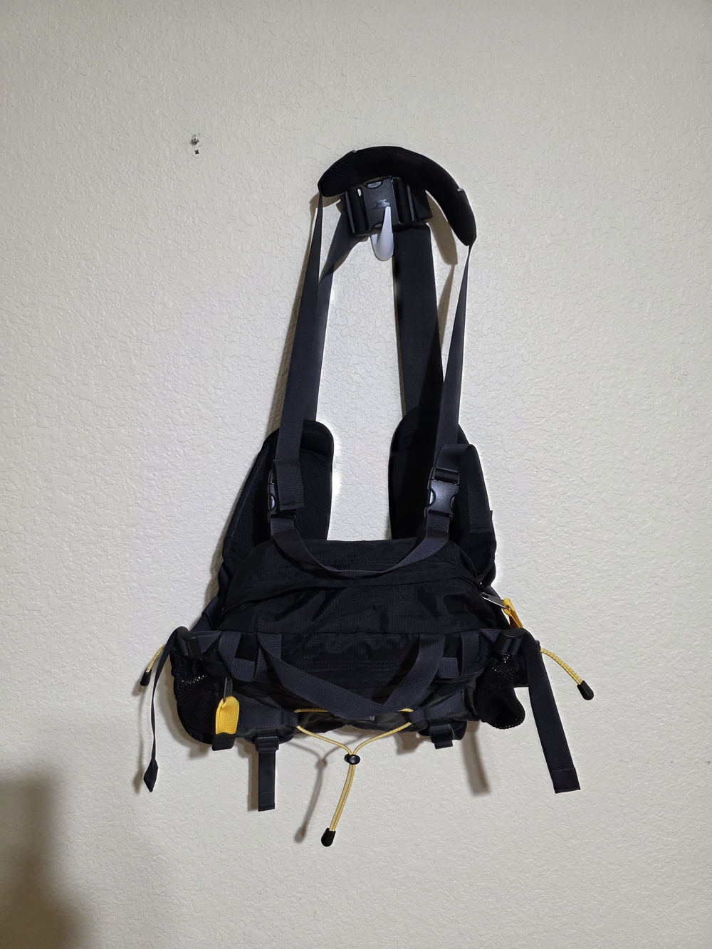 Mountain Smith Hiking Medium Backpack With Waist Belt. View 4